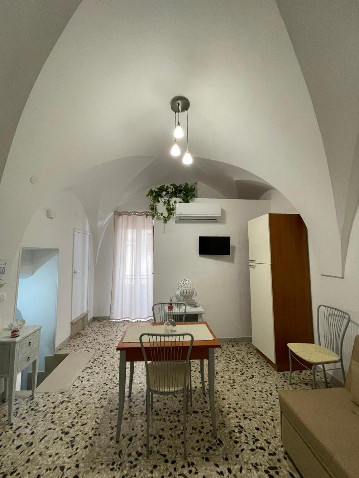 The White Rose Apartment เชจลีเมสซาปิกา ภายนอก รูปภาพ